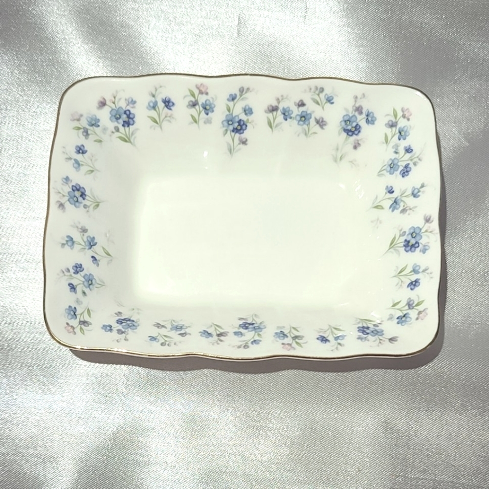 Memory Lane Rectangular Dish Royal Albert - Picture 2 of 7